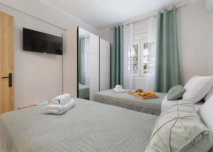 Nikol Seaview Luxury Apartment *